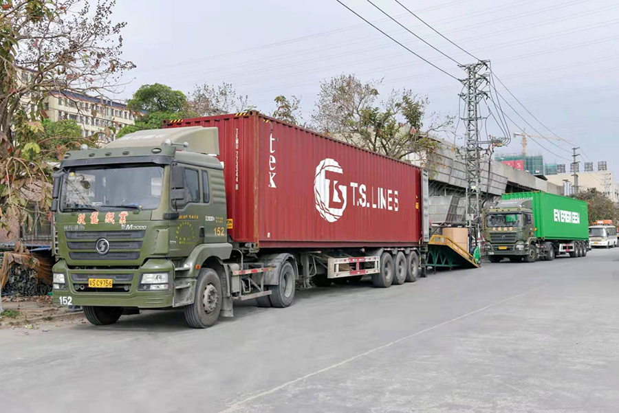柜車(chē)隊(duì)伍